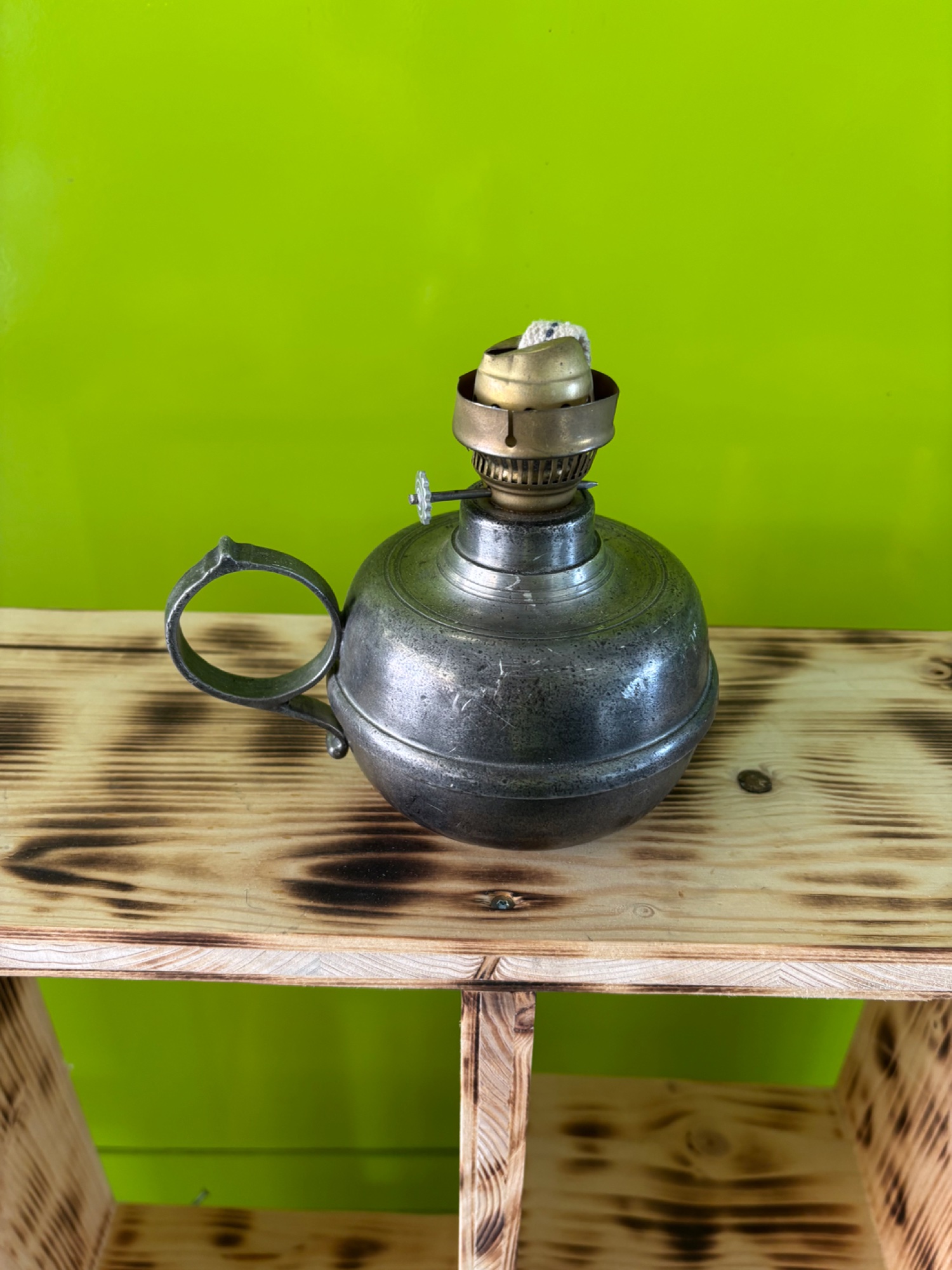 Petroleumlampe aus Zinn mit Griff