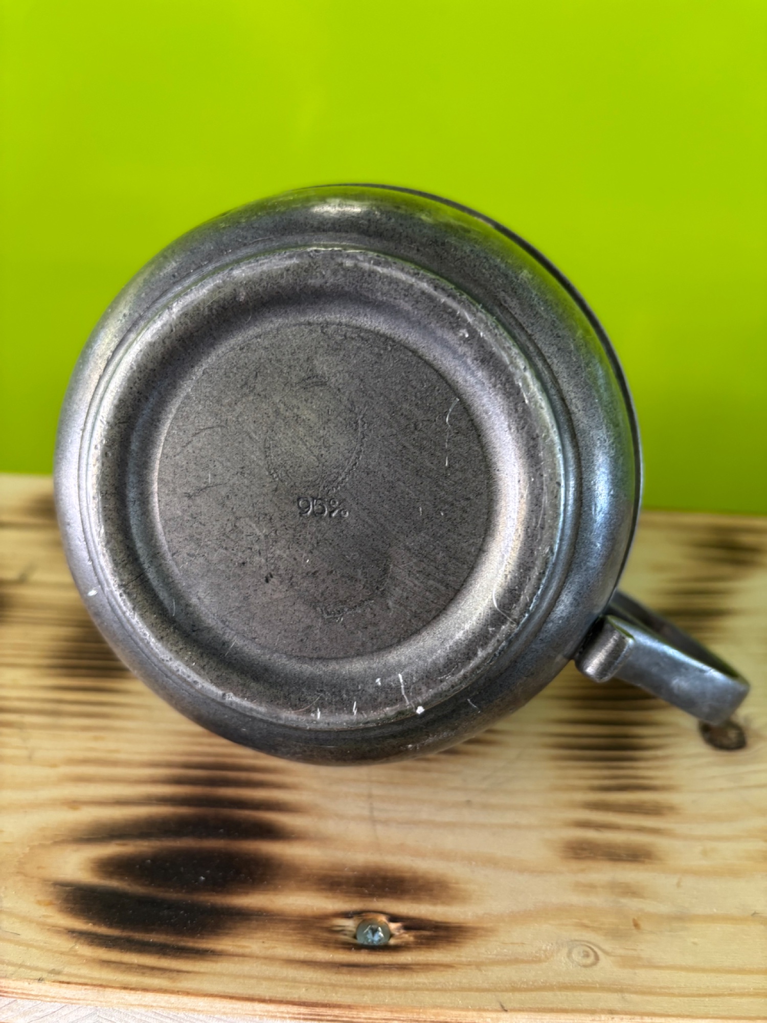 Petroleumlampe aus Zinn mit Griff – Bild 3