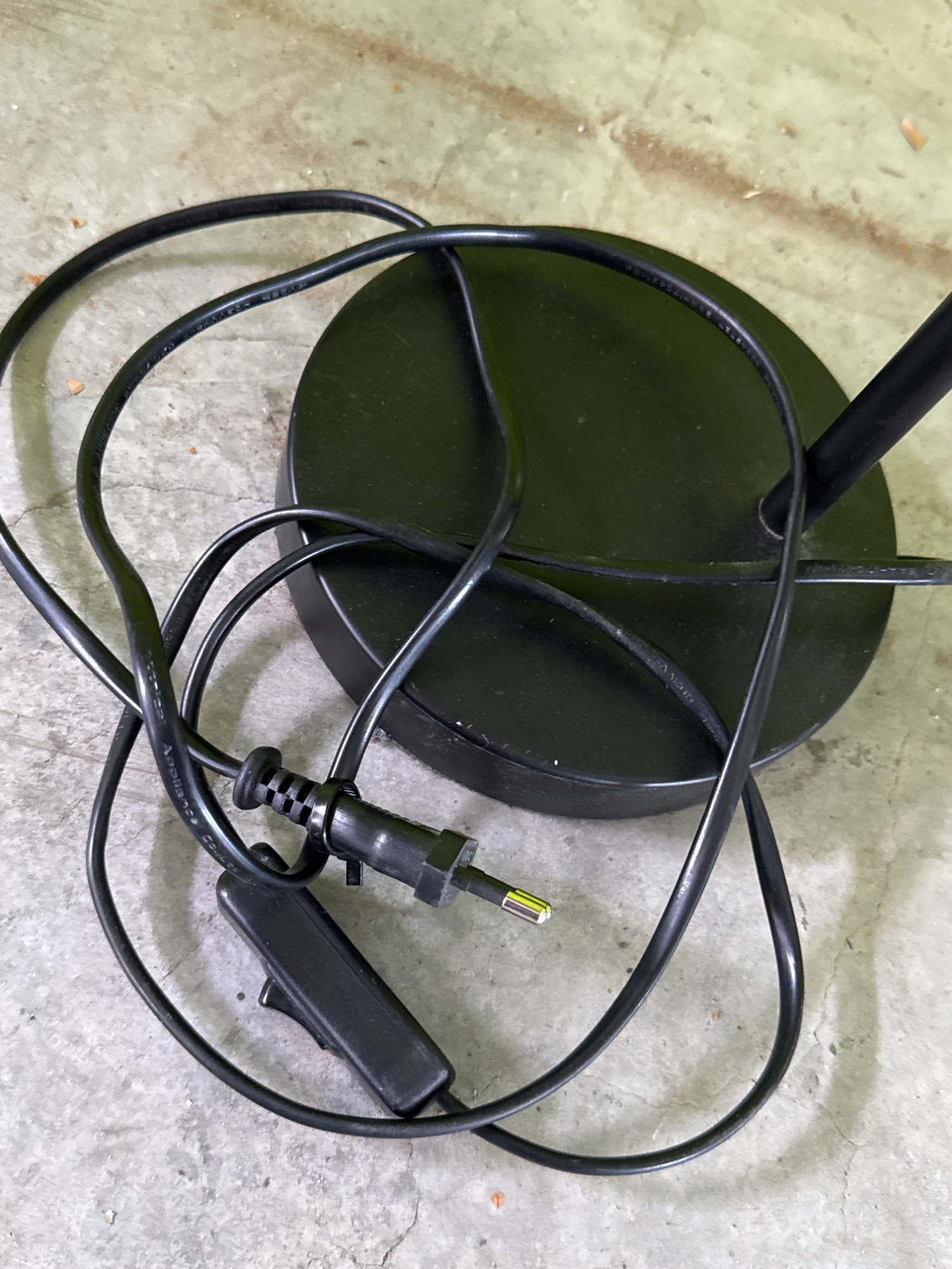 Nordlux Tischlampe schwarz mit Messingring – Bild 3