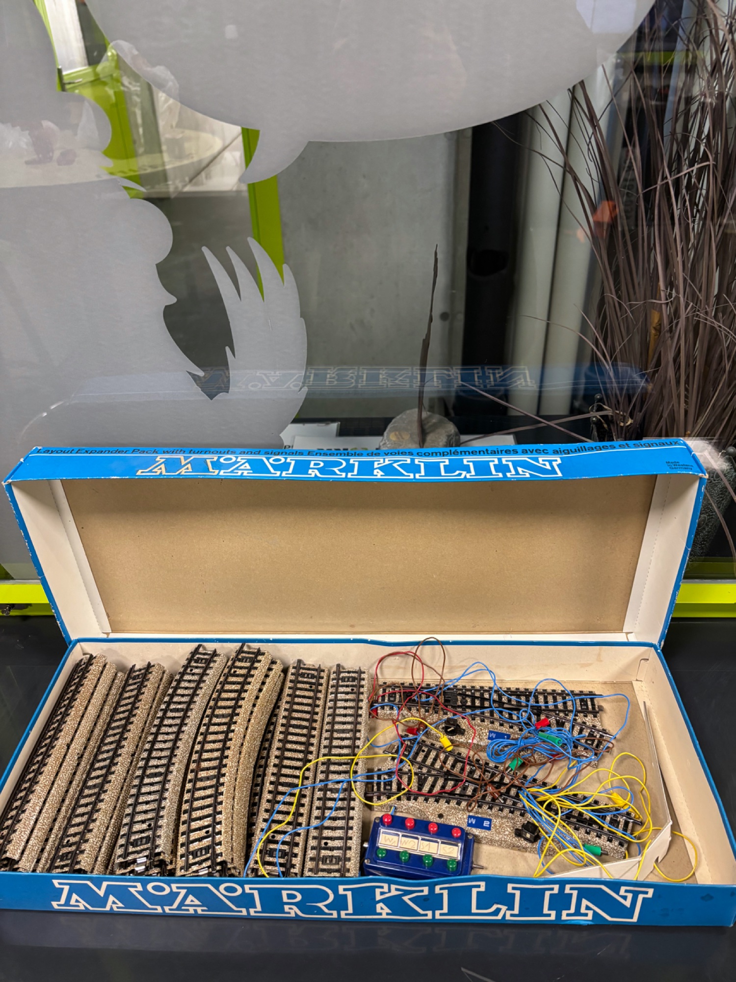Märklin Gleiszusatzpackung mit Weichen und Signalen – Bild 1