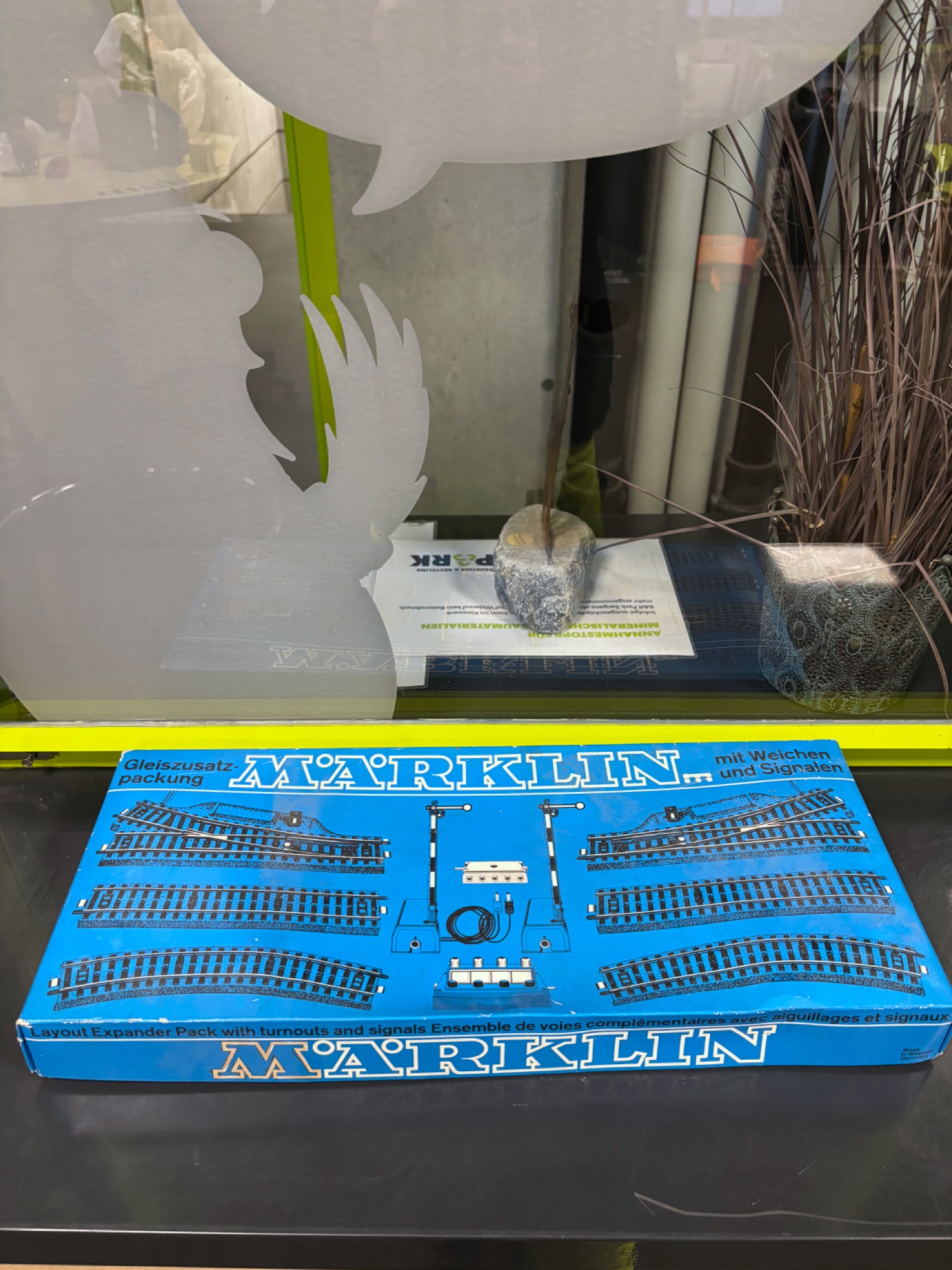 Märklin Gleiszusatzpackung mit Weichen und Signalen – Bild 2
