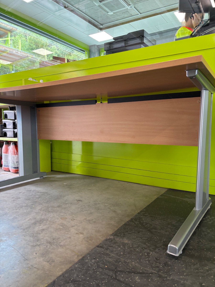 Bürotisch Buche 160x80cm, silberne Metallbeine – Bild 4