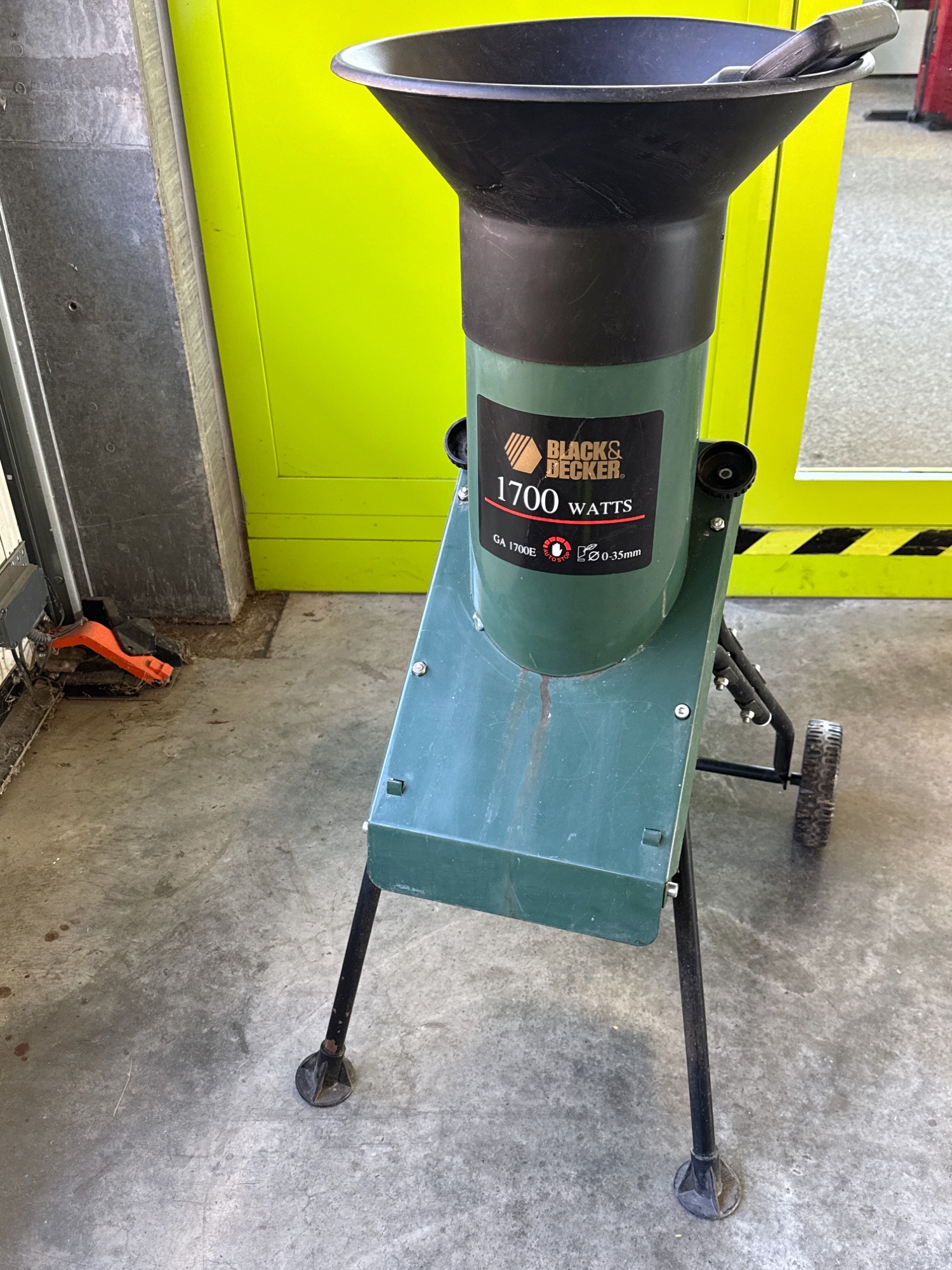 Black und Decker GA 1700E Gartenhäcksler 1700 W – Bild 1