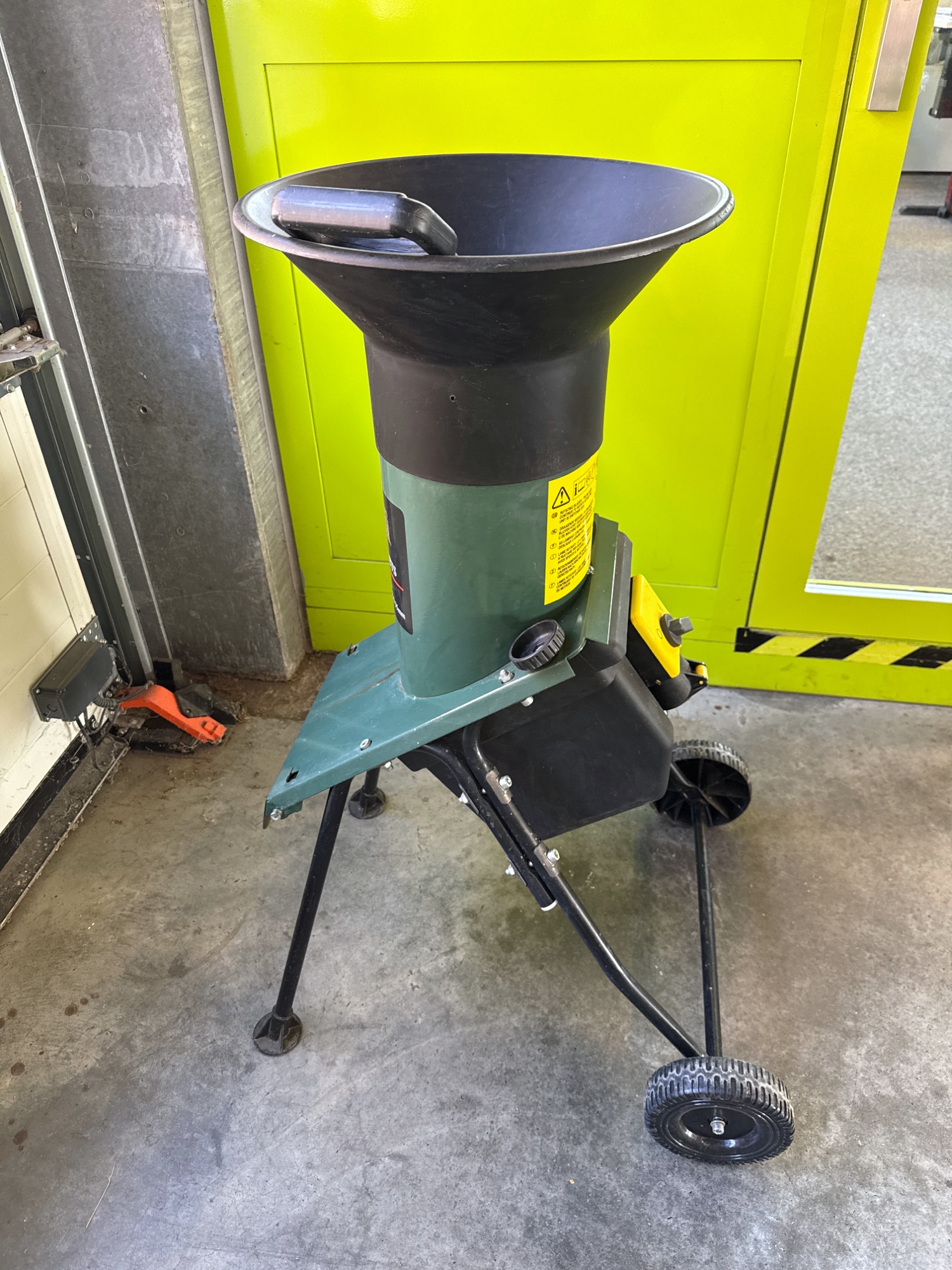 Black und Decker GA 1700E Gartenhäcksler 1700 W – Bild 2