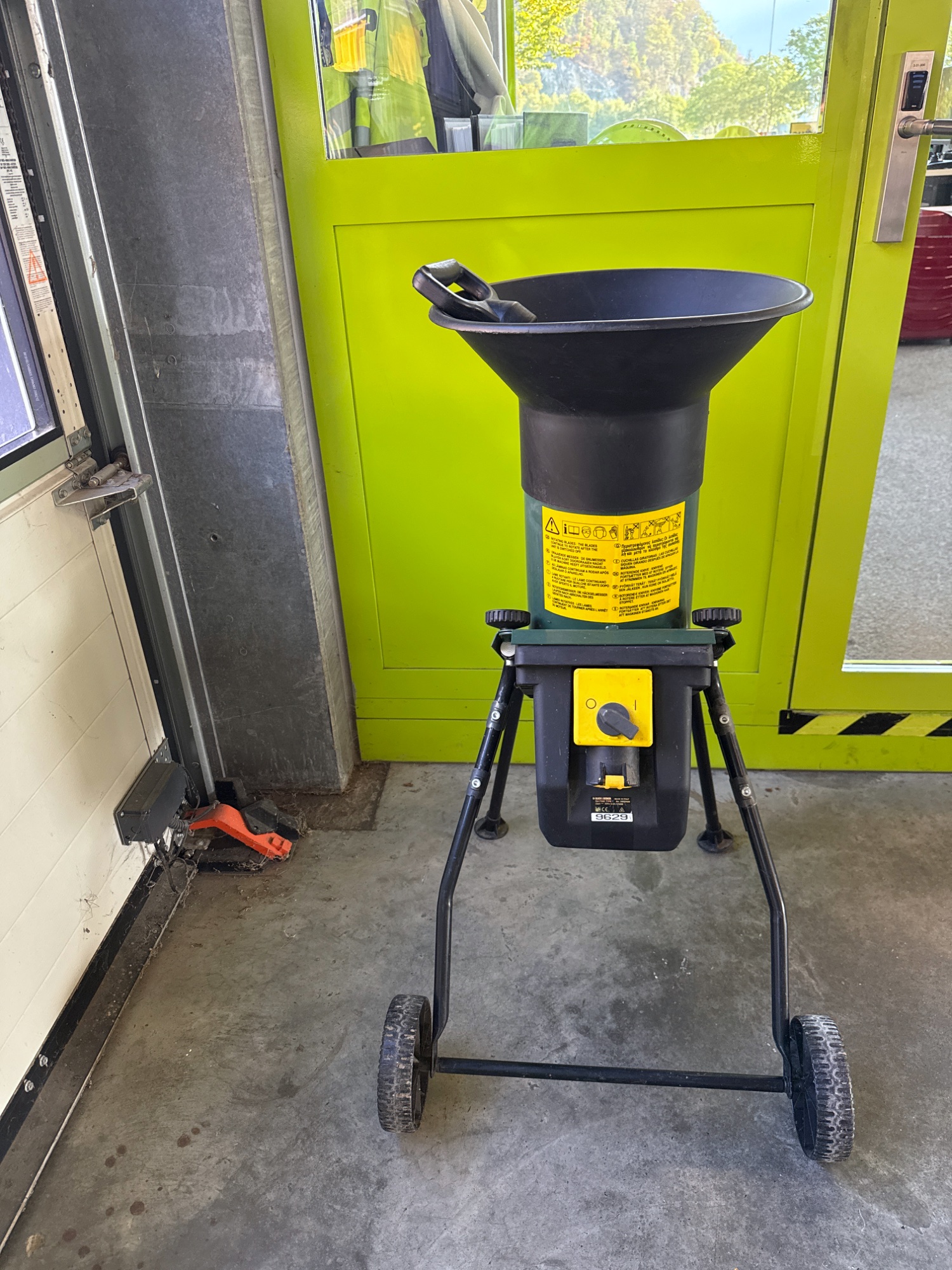 Black und Decker GA 1700E Gartenhäcksler 1700 W – Bild 3