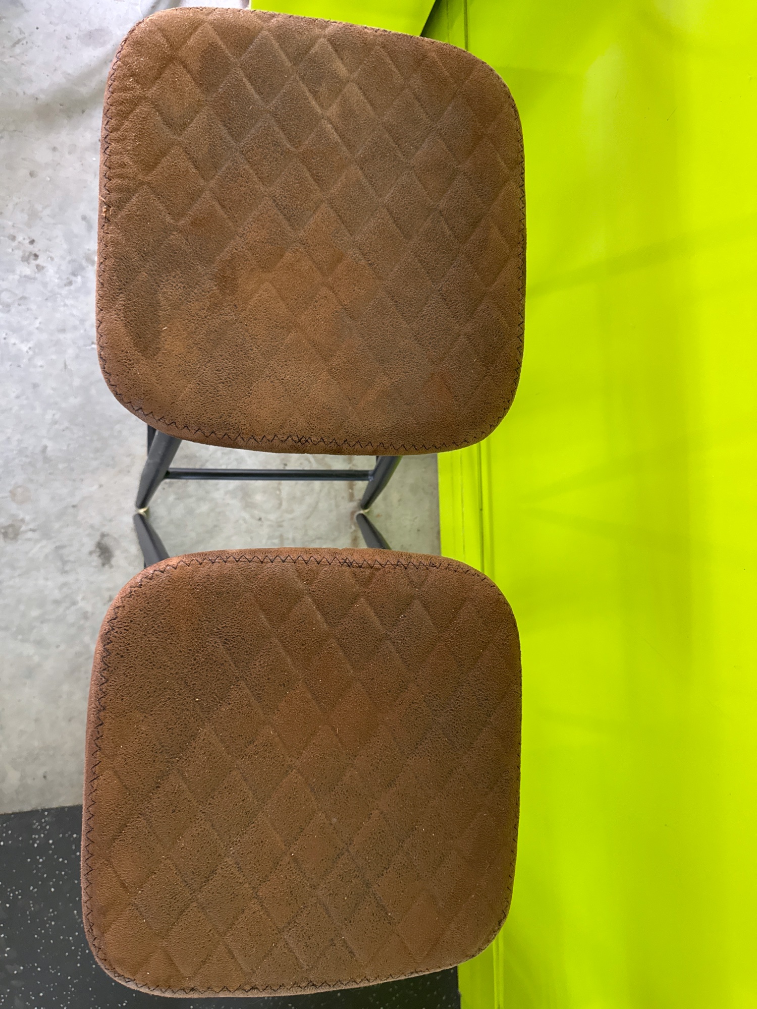 2 Barhocker mit braunem Wildlederlook-Sitz – Bild 2