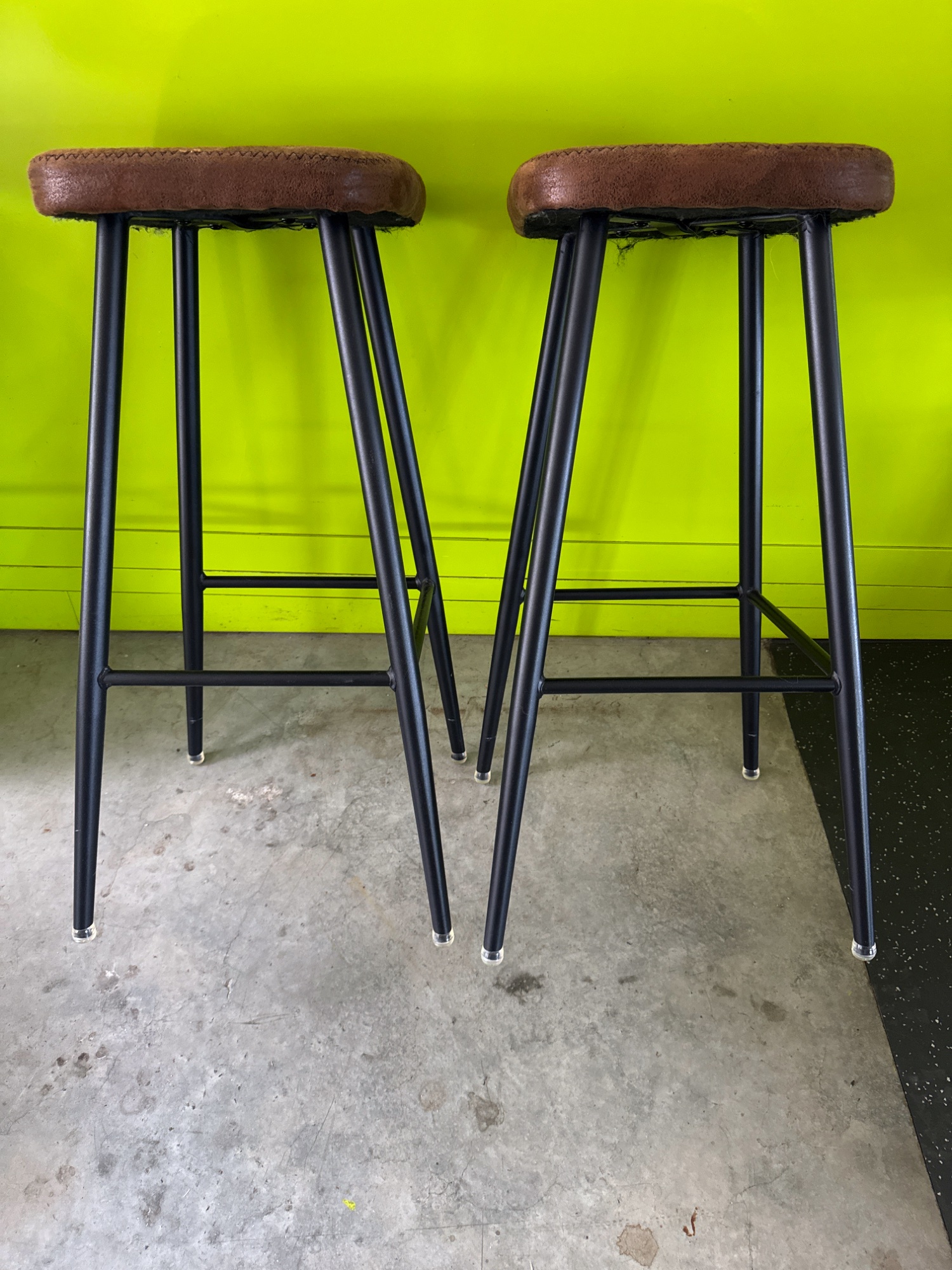 2 Barhocker mit braunem Wildlederlook-Sitz – Bild 3
