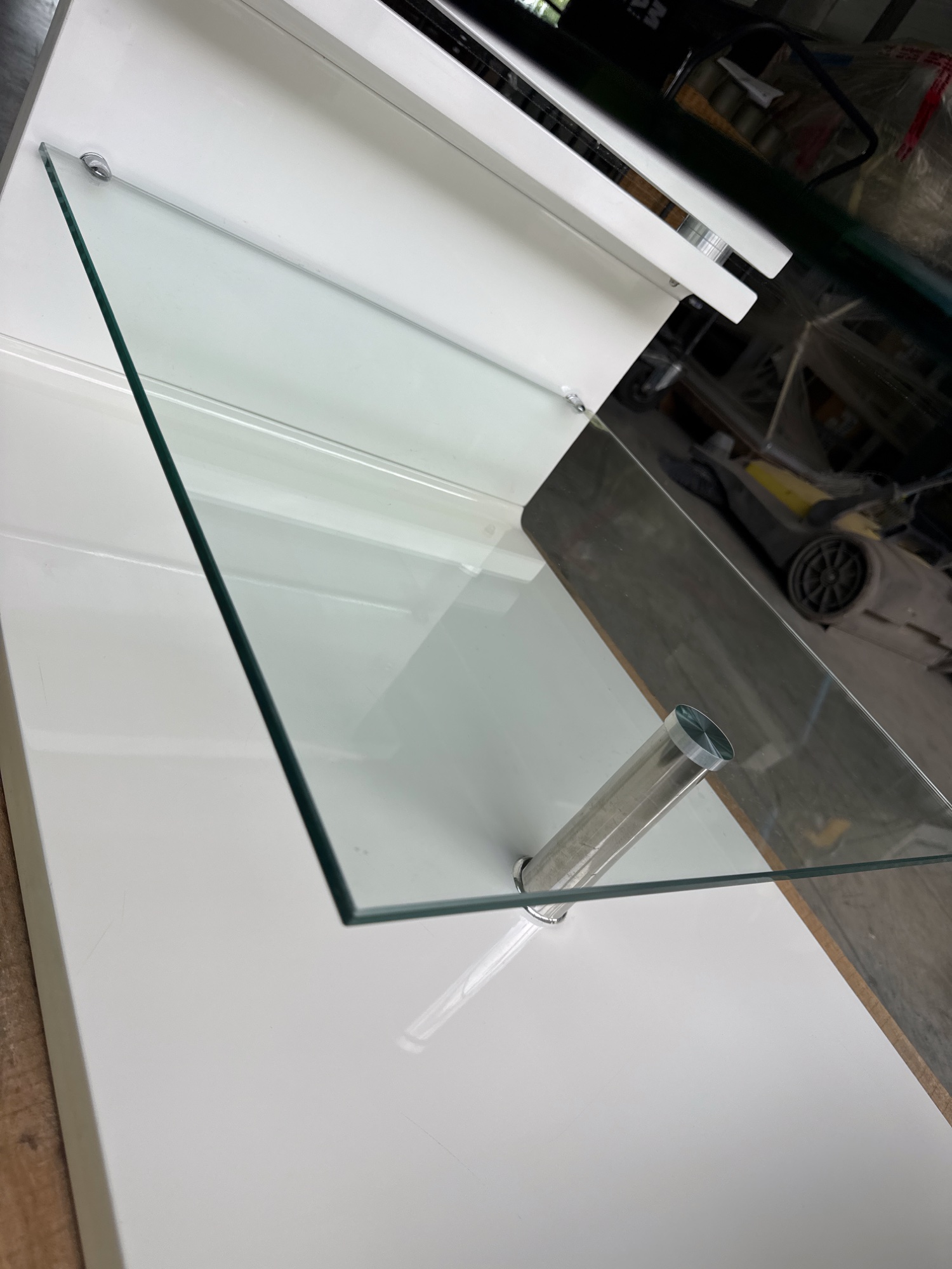 Couchtisch weiss hochglanz mit Glasplatte – Bild 4