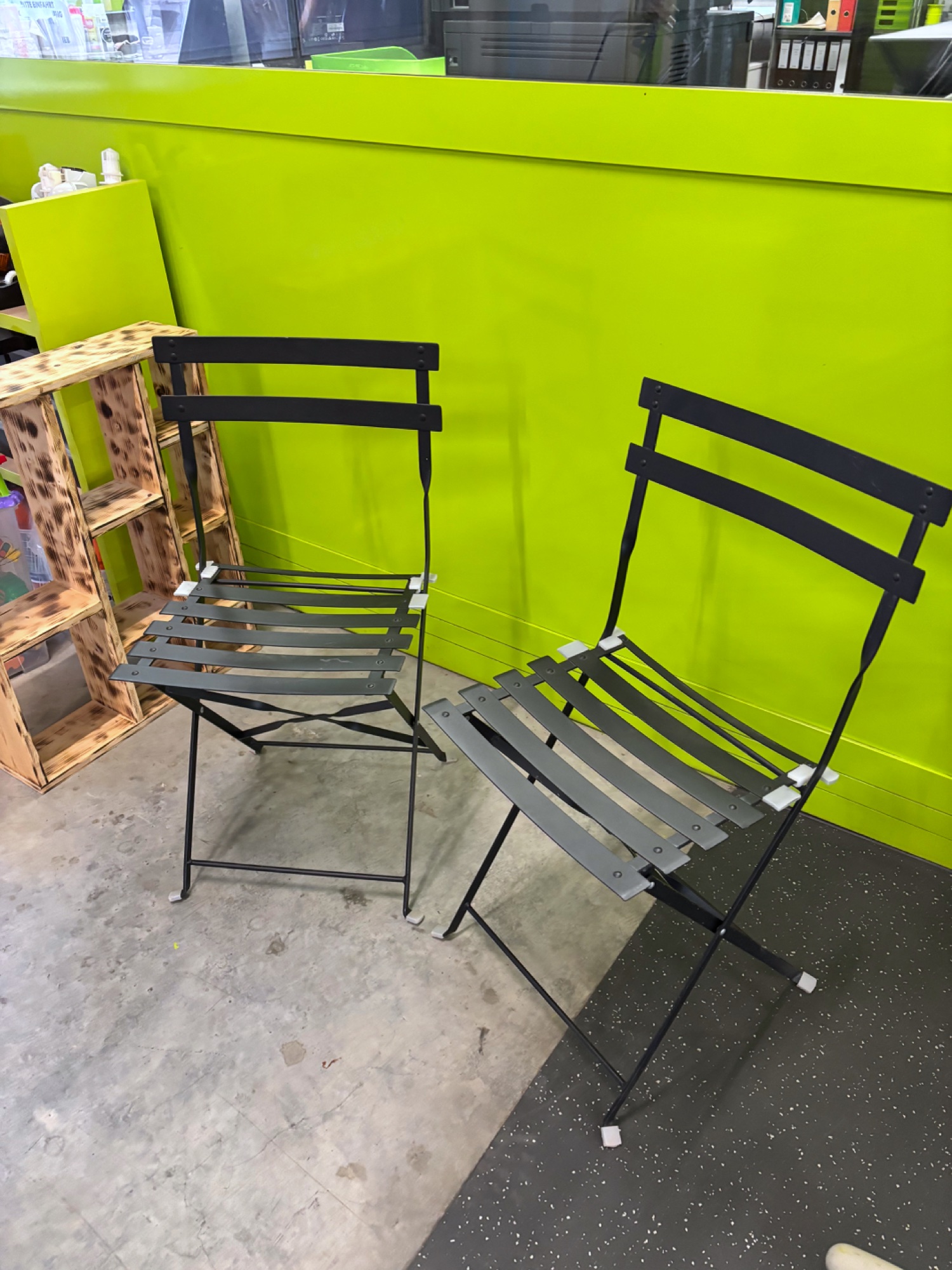 2 Klappstühle aus Metall, schwarz (Bistrostühle) – Bild 2