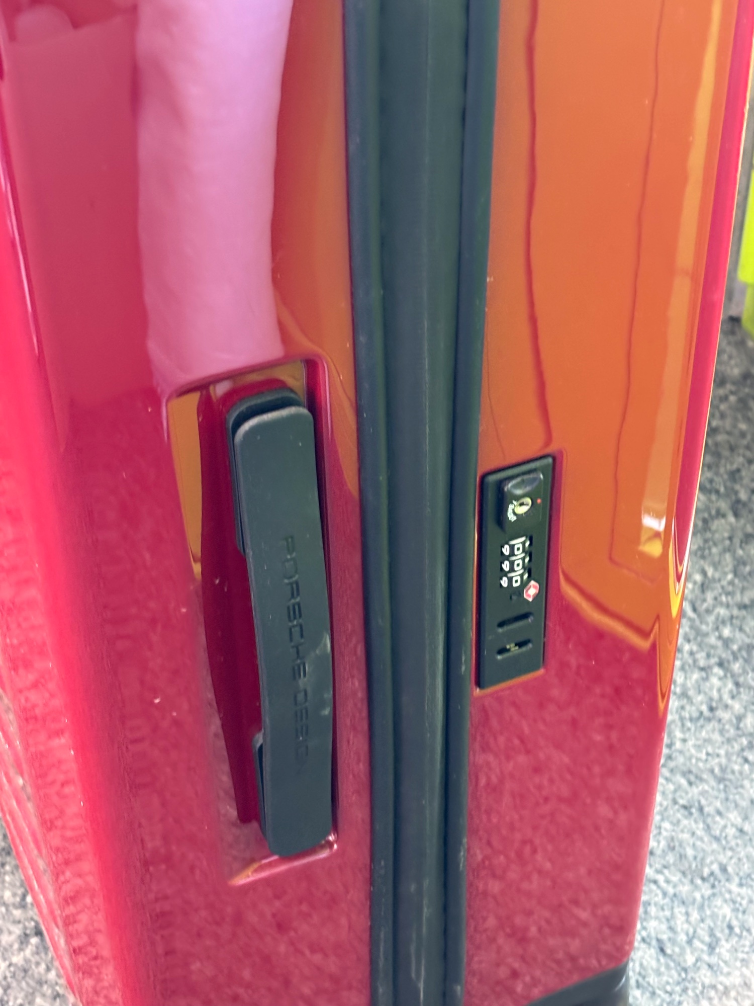 Porsche Design Roadster Hardcase 2.0 Koffer M, rot – Bild 4