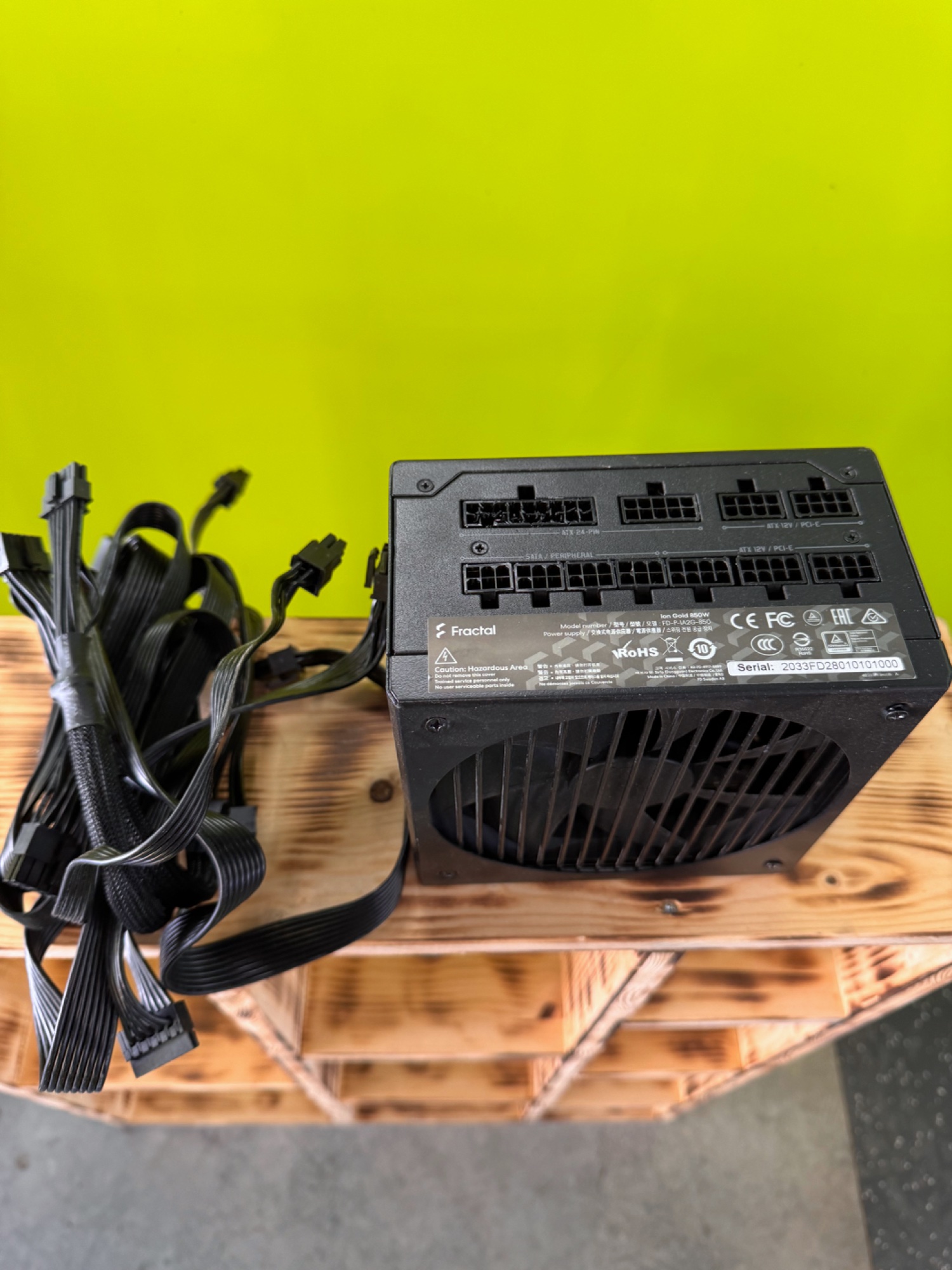 Fractal Ion Gold 850W Netzteil, modular