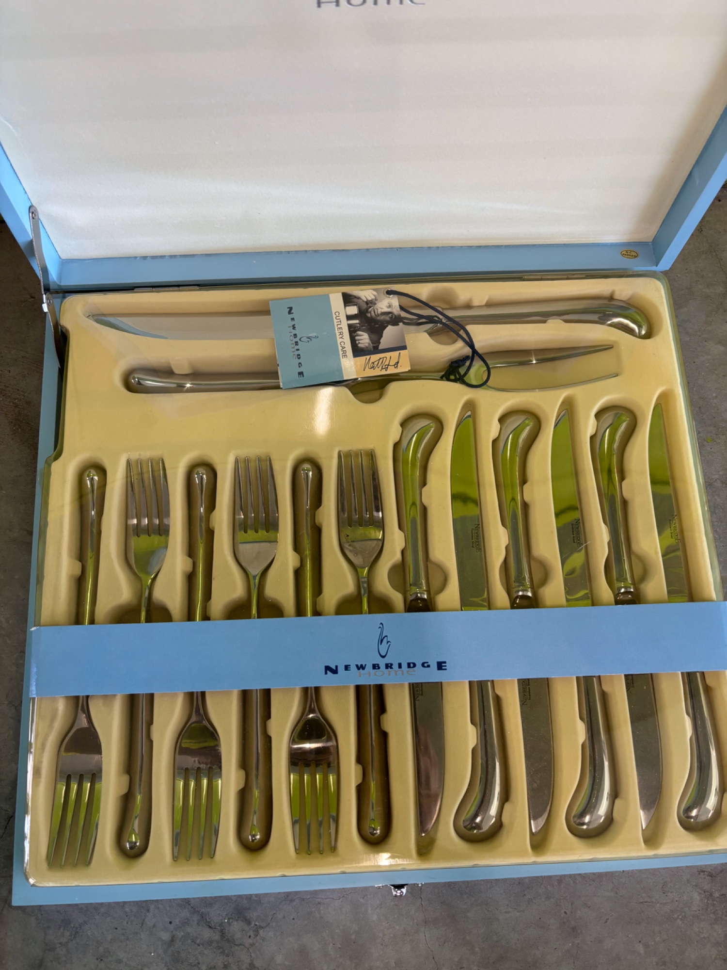 Newbridge Home Besteckset im Holzkoffer – Bild 2