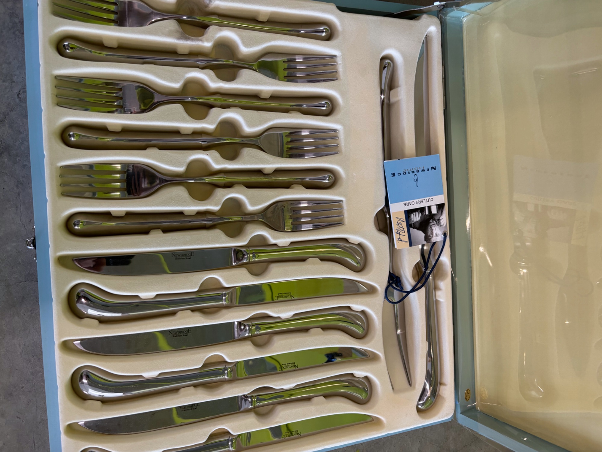 Newbridge Home Besteckset im Holzkoffer – Bild 3