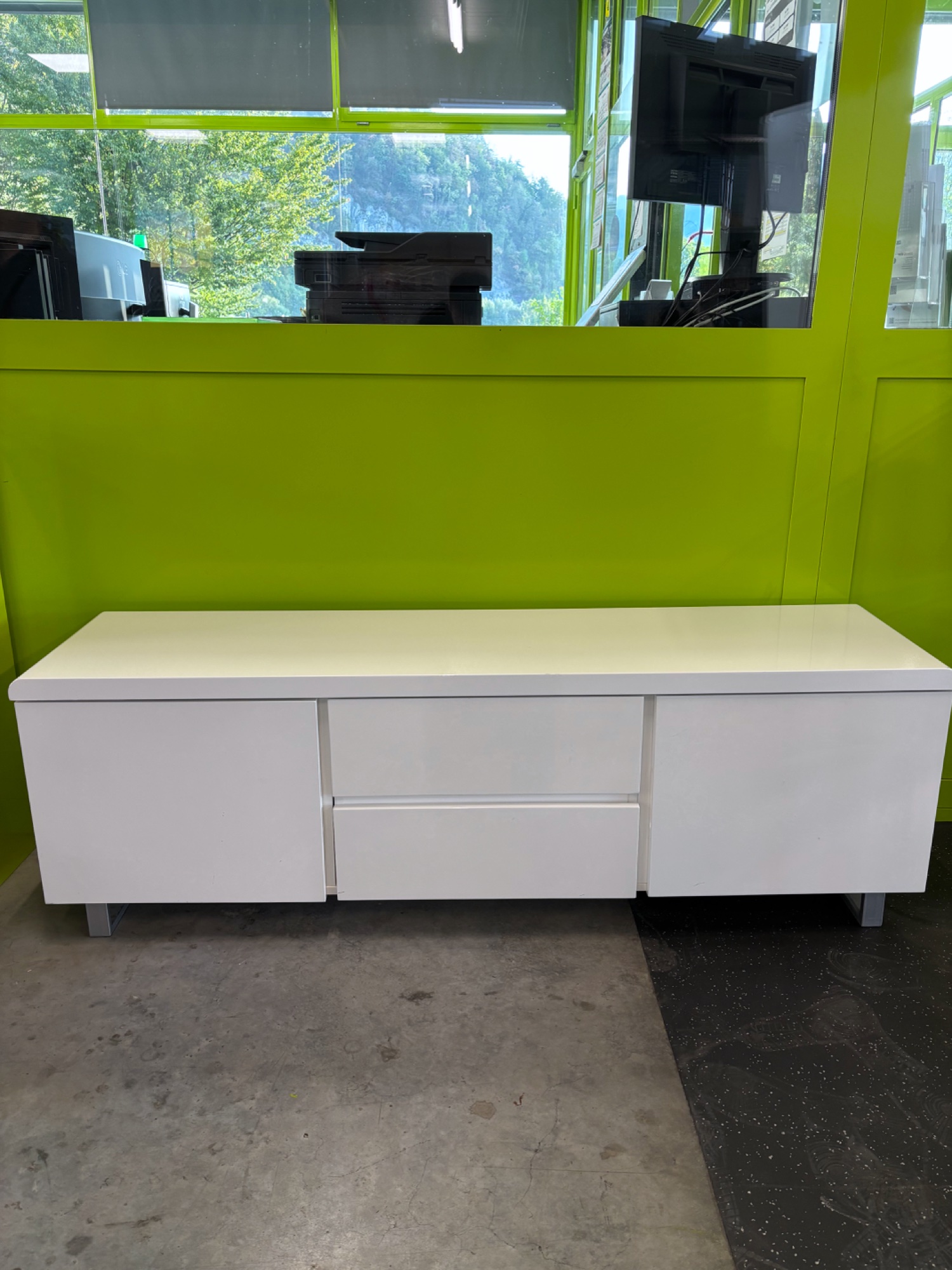 Sideboard weiss mit 2 Türen und 2 Schubladen