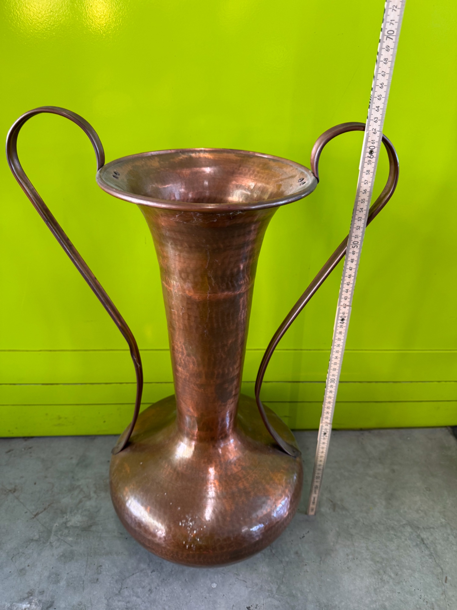 Grosse Kupfervase mit zwei Henkeln, 63.5 cm