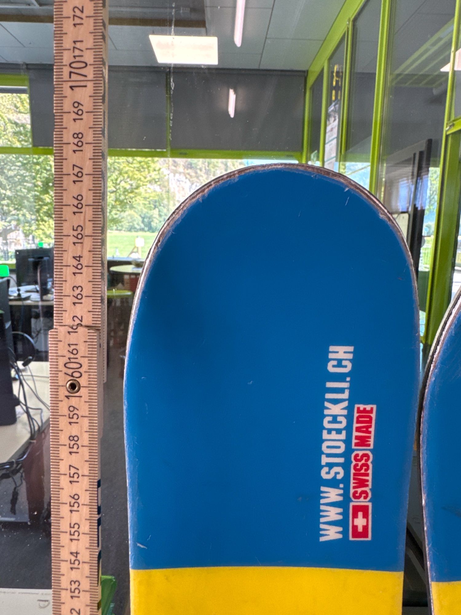 Stöckli Ski blau/gelb mit Bindung, ca. 170 cm – Bild 2