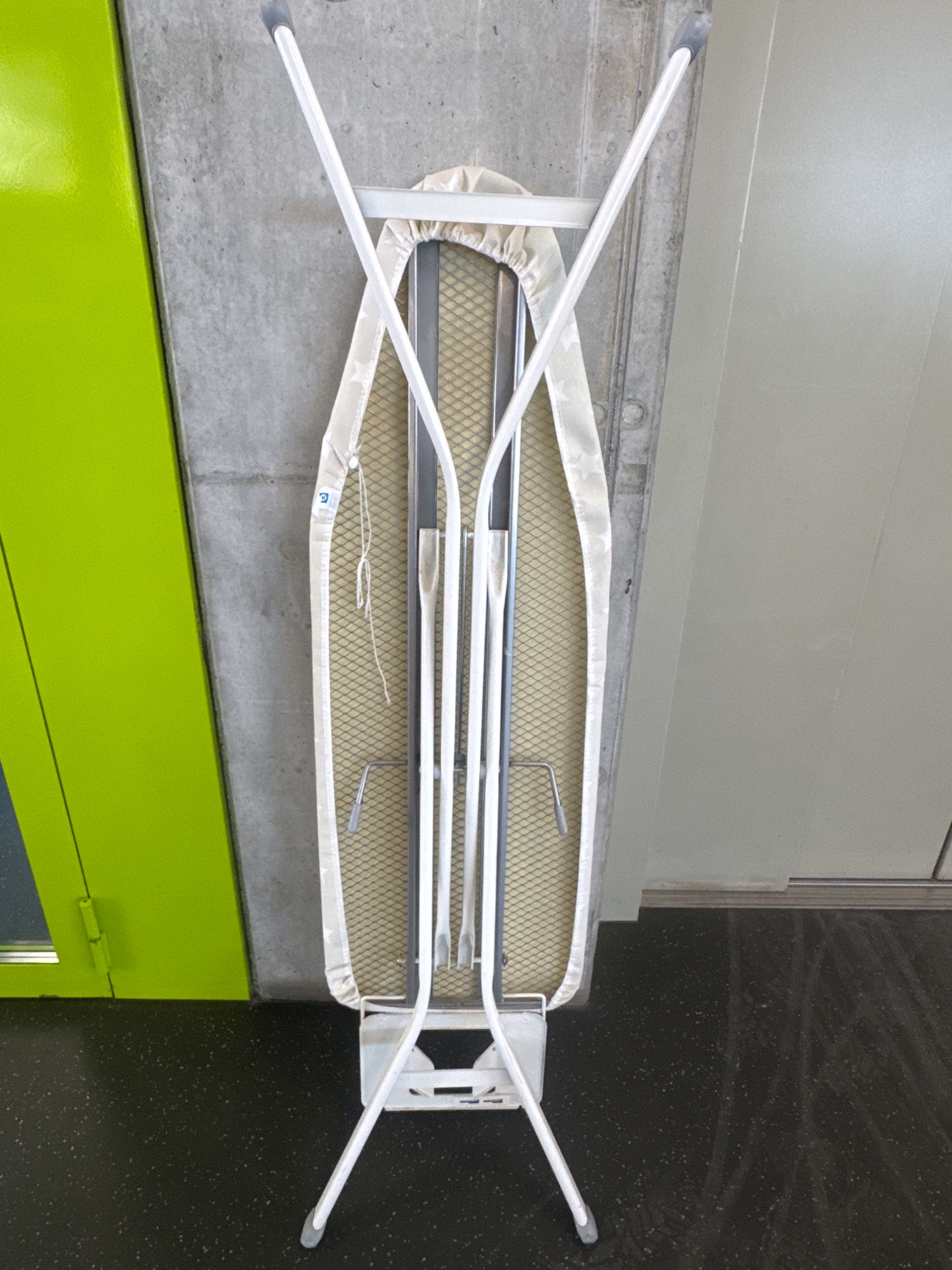 Bügelbrett mit Sternenbezug, Grösse M – Bild 2