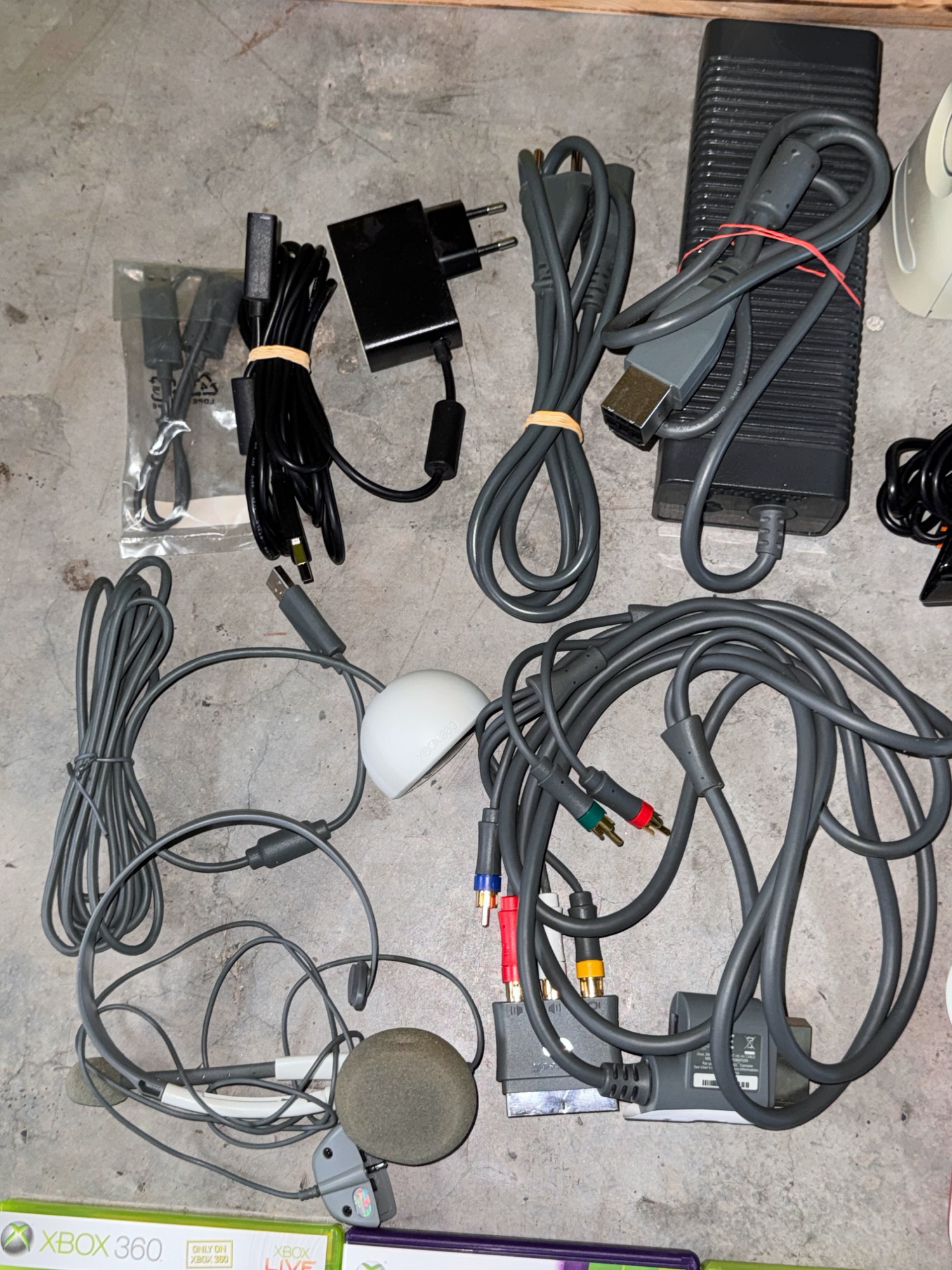 Xbox 360 Konsole mit Kinect, Controller und 6 Spielen – Bild 3