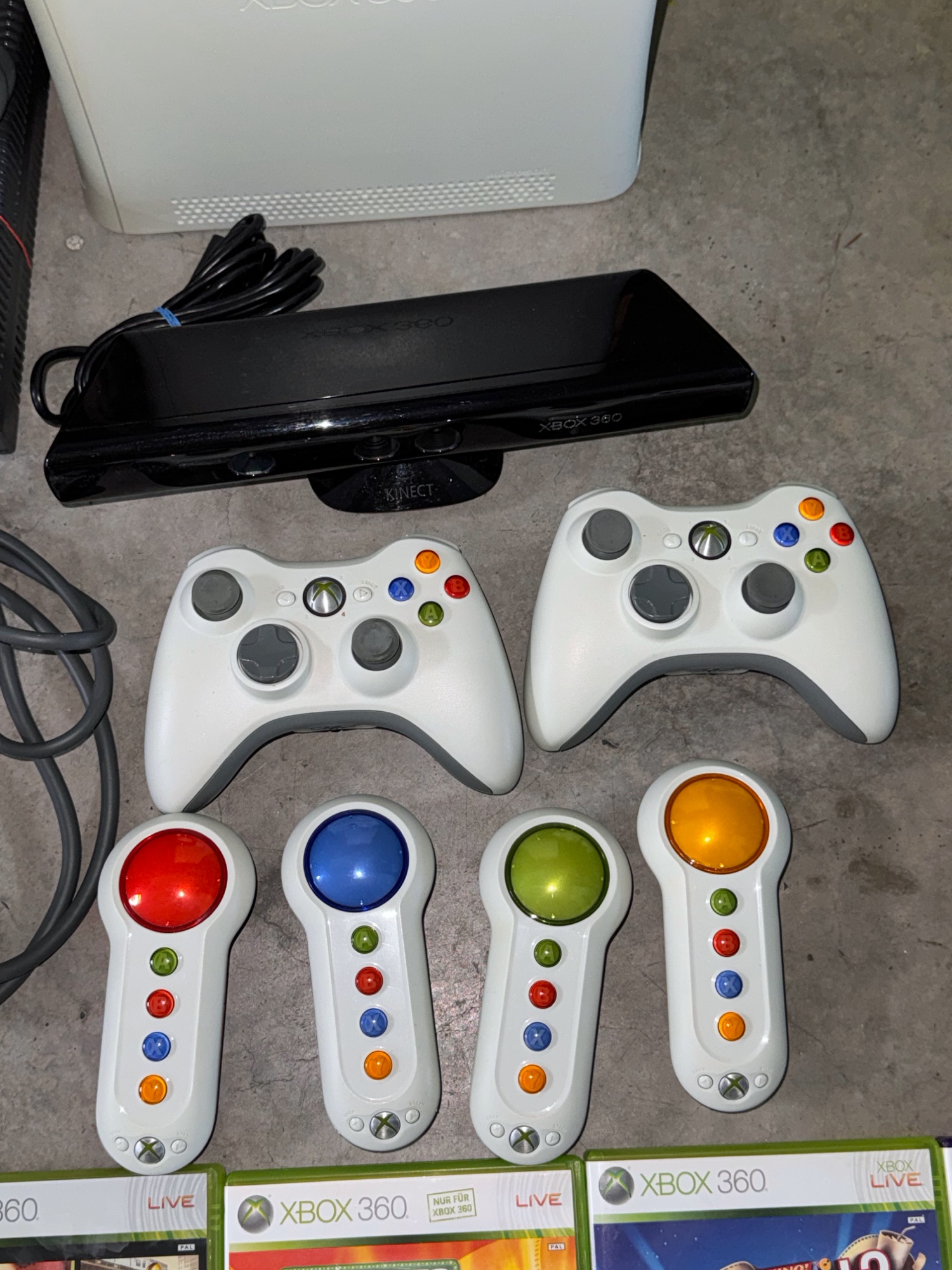 Xbox 360 Konsole mit Kinect, Controller und 6 Spielen – Bild 4