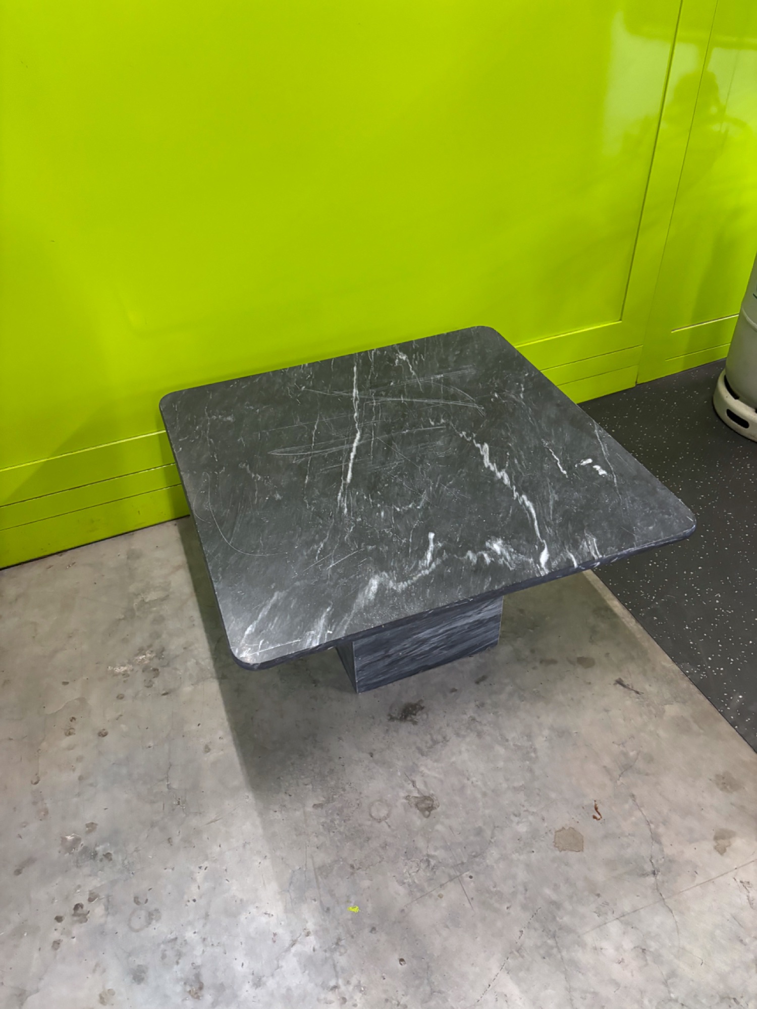 Couchtisch aus Stein, quadratisch, dunkelgrau – Bild 2