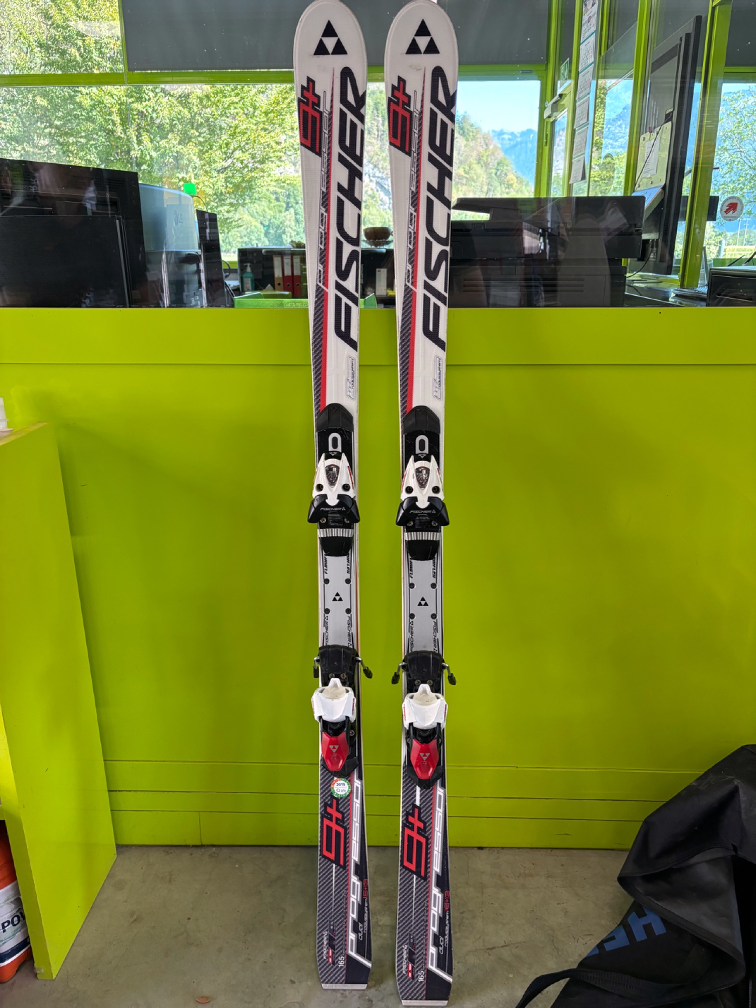 Fischer Progressor 9+ Ski 165 cm mit Leki Stöcken