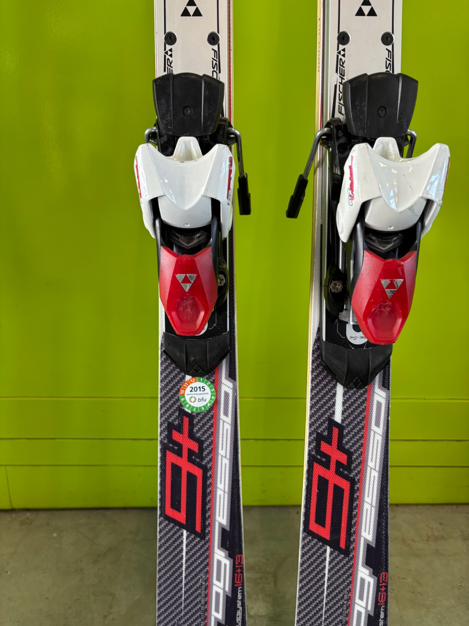 Fischer Progressor 9+ Ski 165 cm mit Leki Stöcken – Bild 2