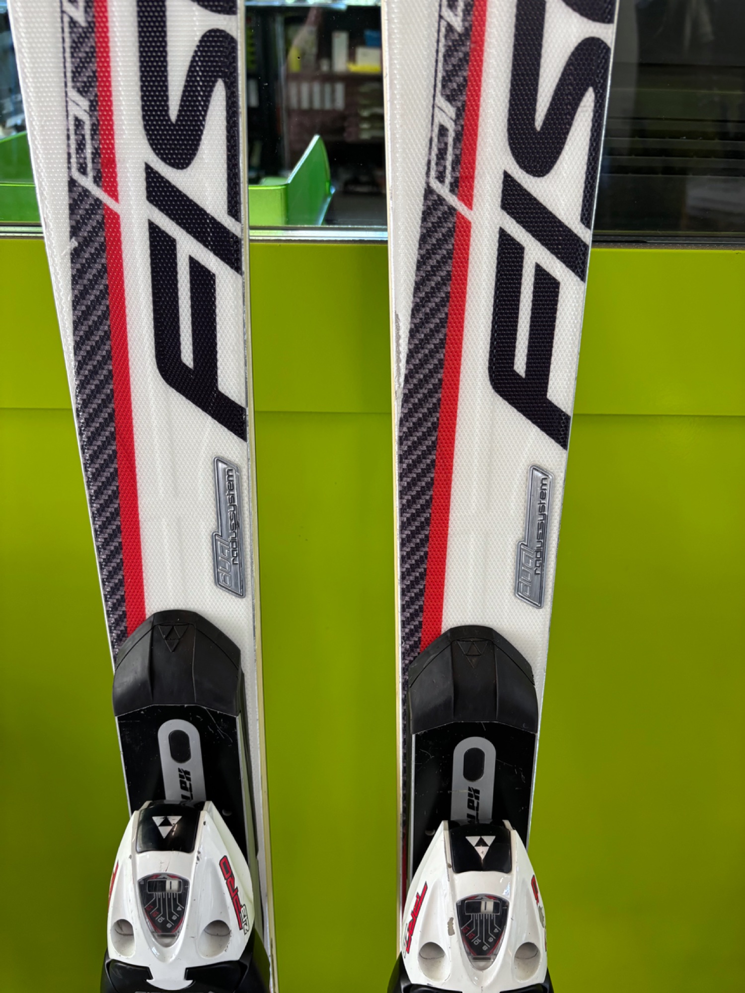 Fischer Progressor 9+ Ski 165 cm mit Leki Stöcken – Bild 3