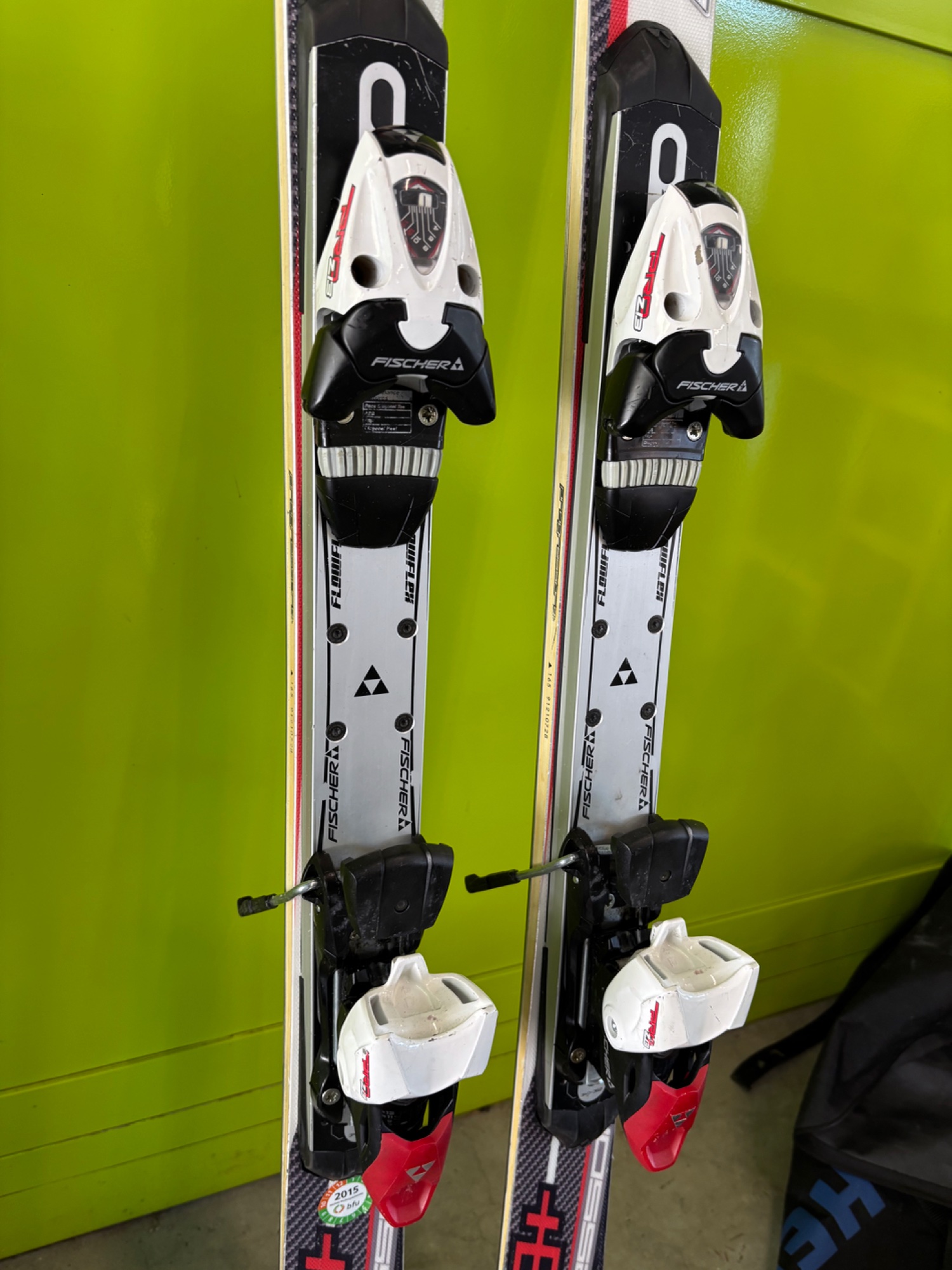 Fischer Progressor 9+ Ski 165 cm mit Leki Stöcken – Bild 4