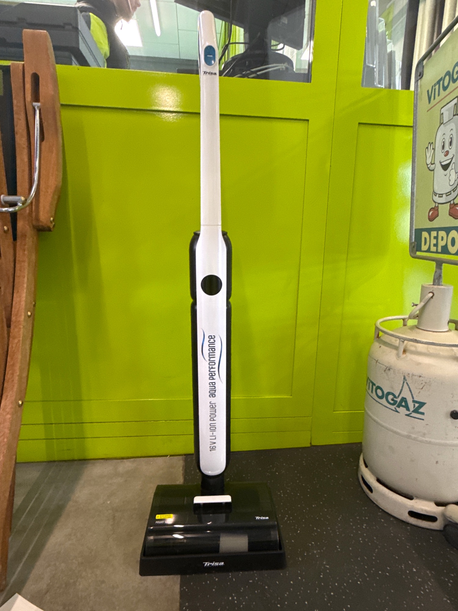Trisa Aqua Performance Hartbodenreiniger 16V Akku – Bild 1