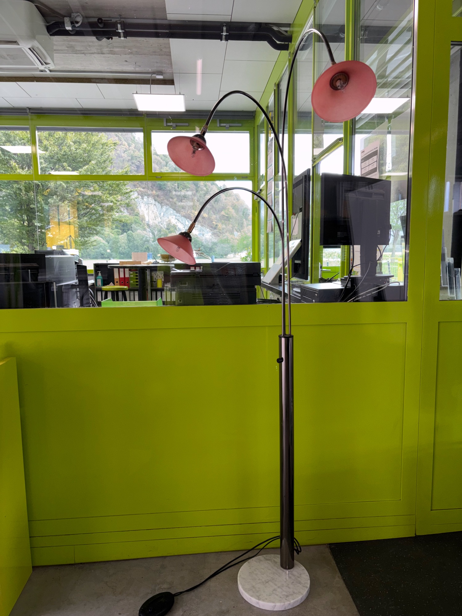 Bogen-Stehlampe mit 3 Schirmen, Marmorsockel