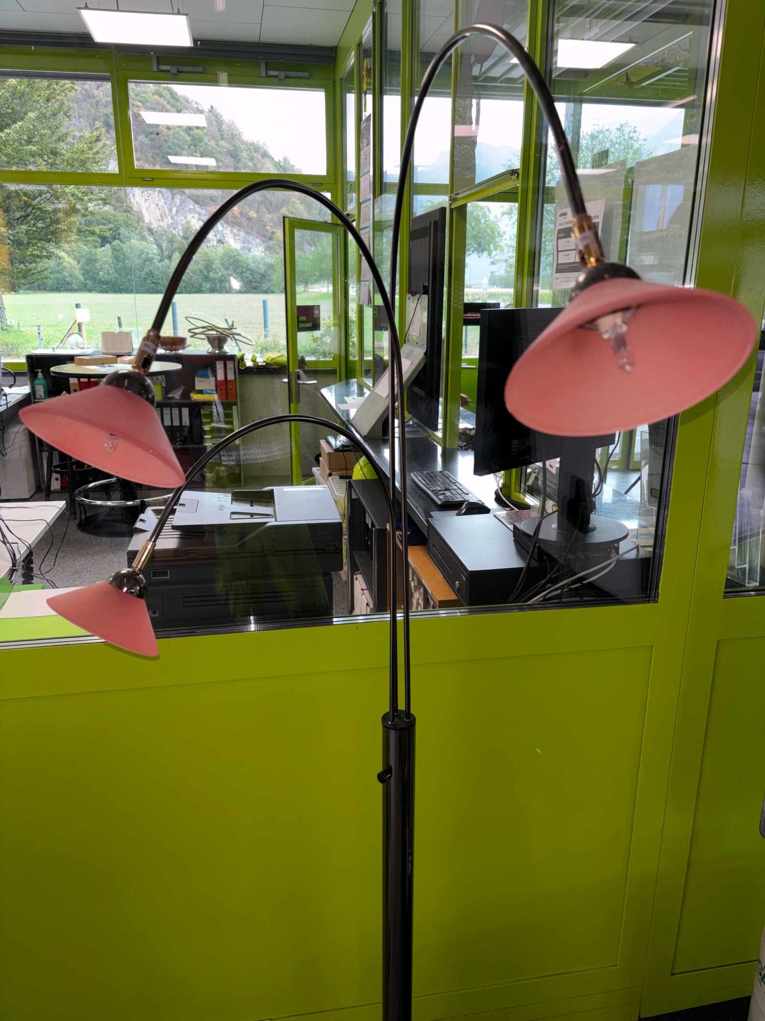 Bogen-Stehlampe mit 3 Schirmen, Marmorsockel – Bild 3