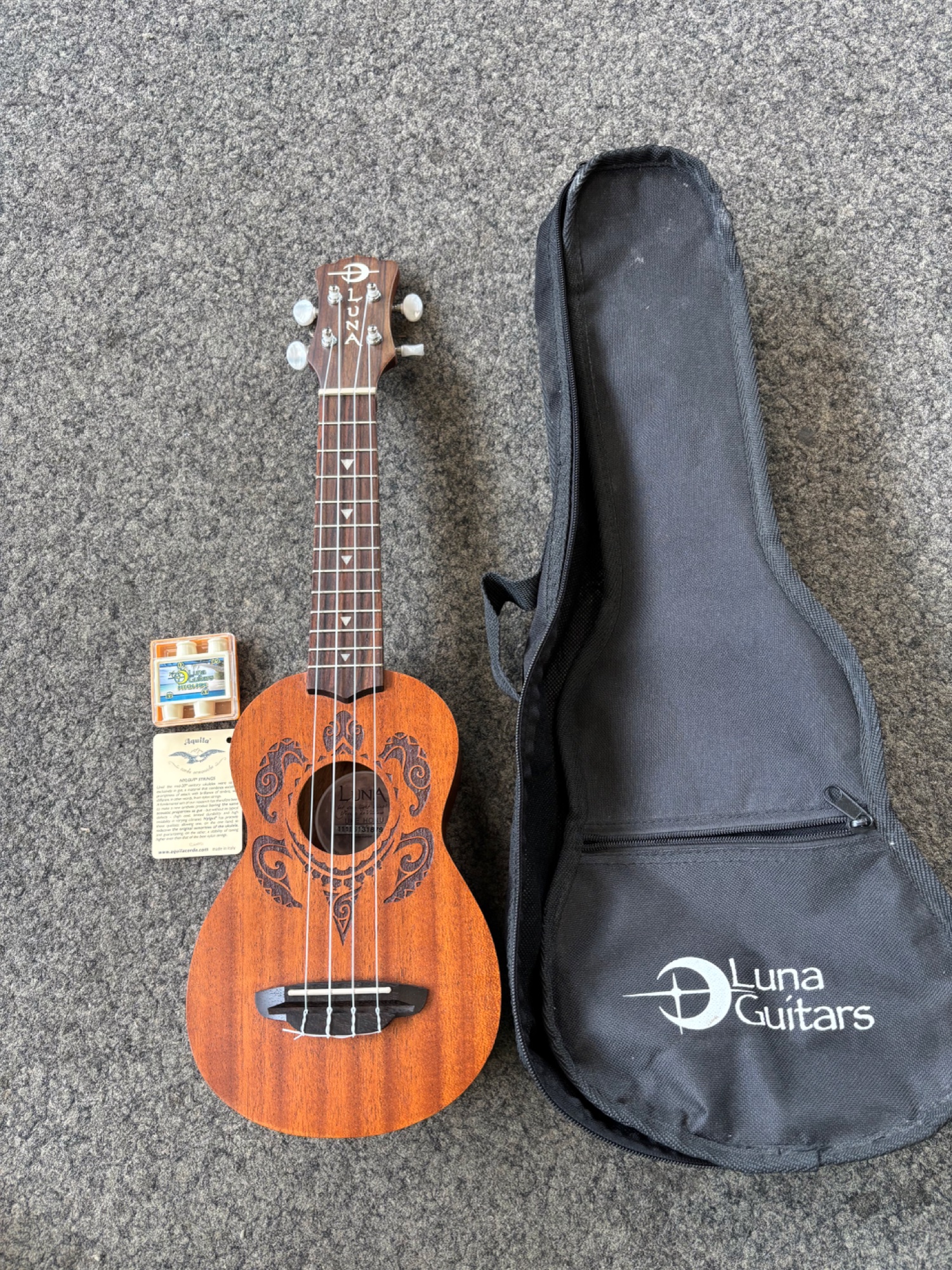 Luna Uke Honu Sopran-Ukulele mit Tasche