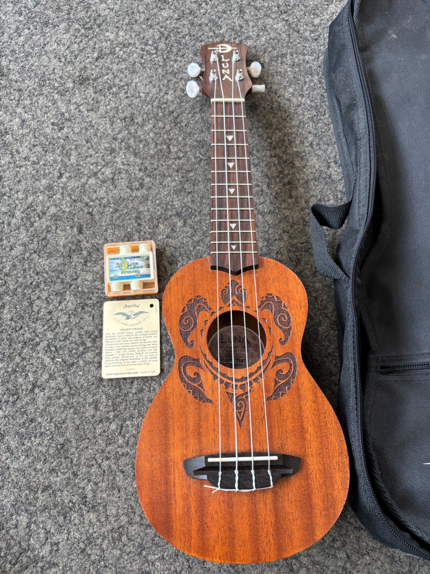 Luna Uke Honu Sopran-Ukulele mit Tasche – Bild 2